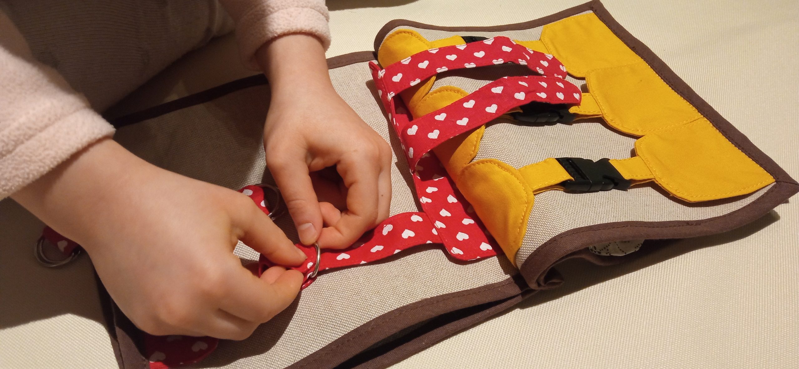 Montessori Matatókönyv - az önálló öltözködéshez - Image 5