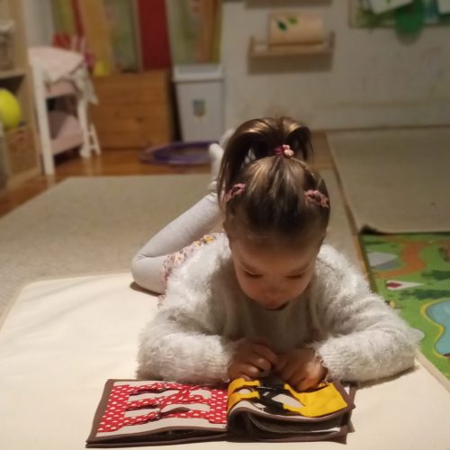 Montessori Matatókönyv - az önálló öltözködéshez