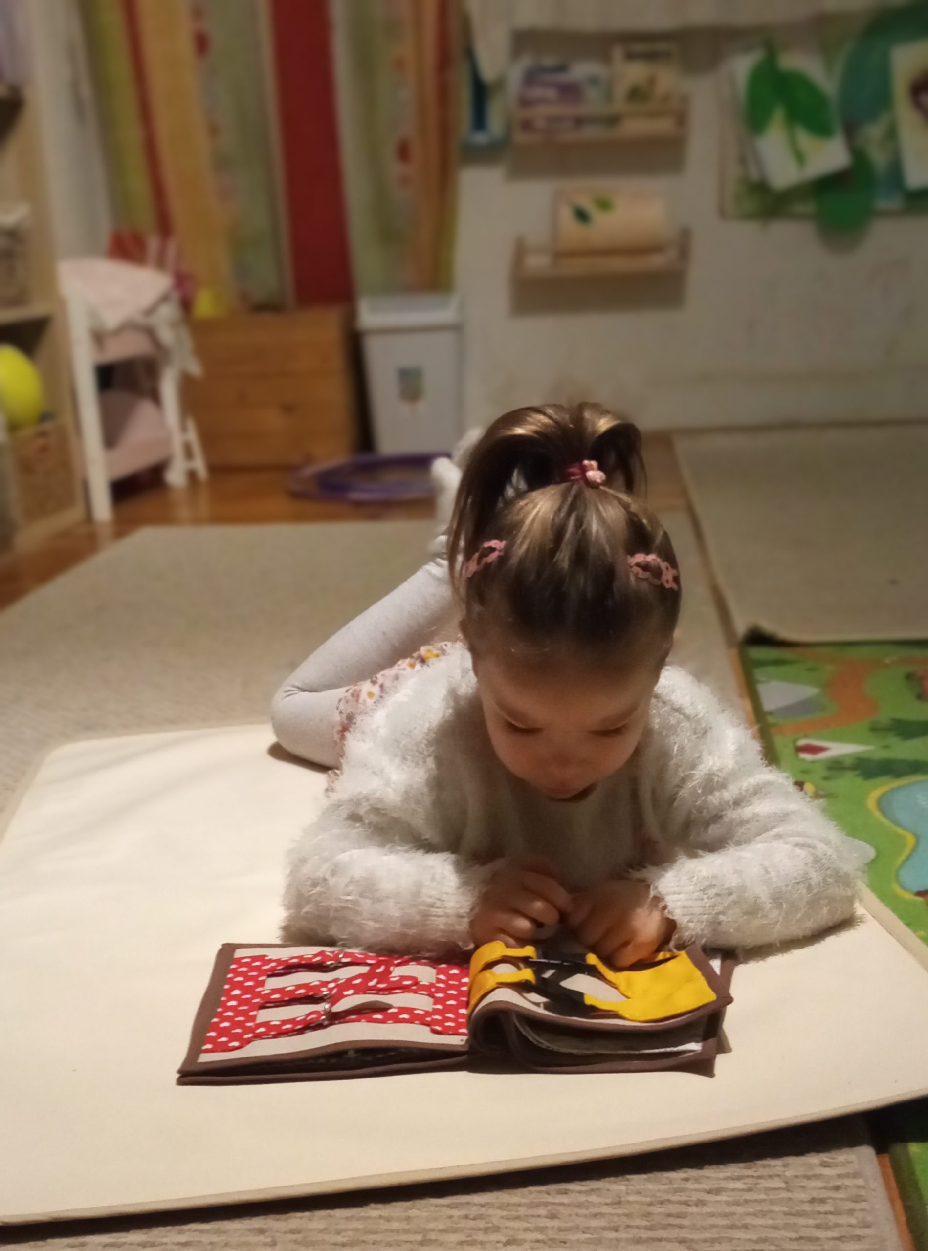 Montessori Matatókönyv - az önálló öltözködéshez