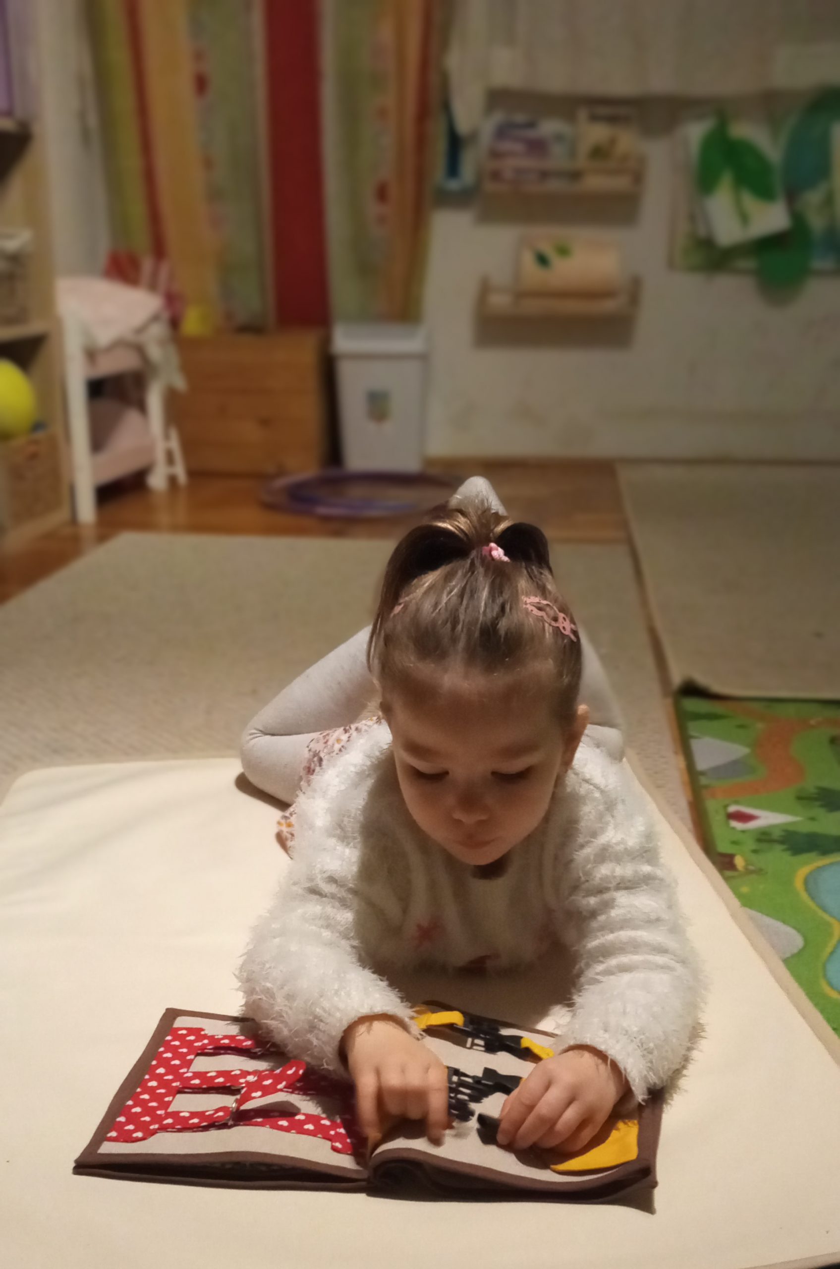 Montessori Matatókönyv - az önálló öltözködéshez - Image 7